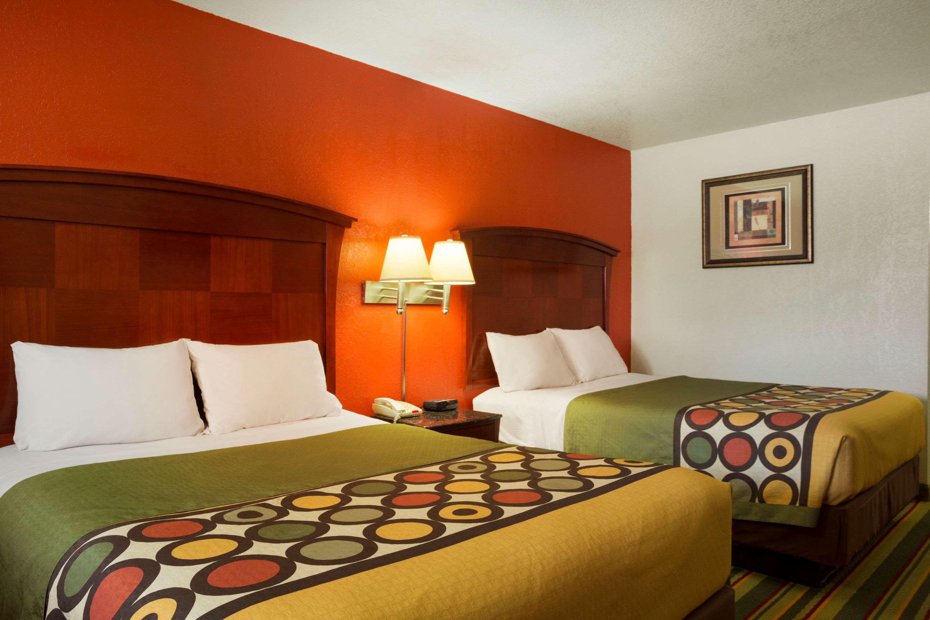Motel Super 8 By Wyndham Pleasanton Esterno foto