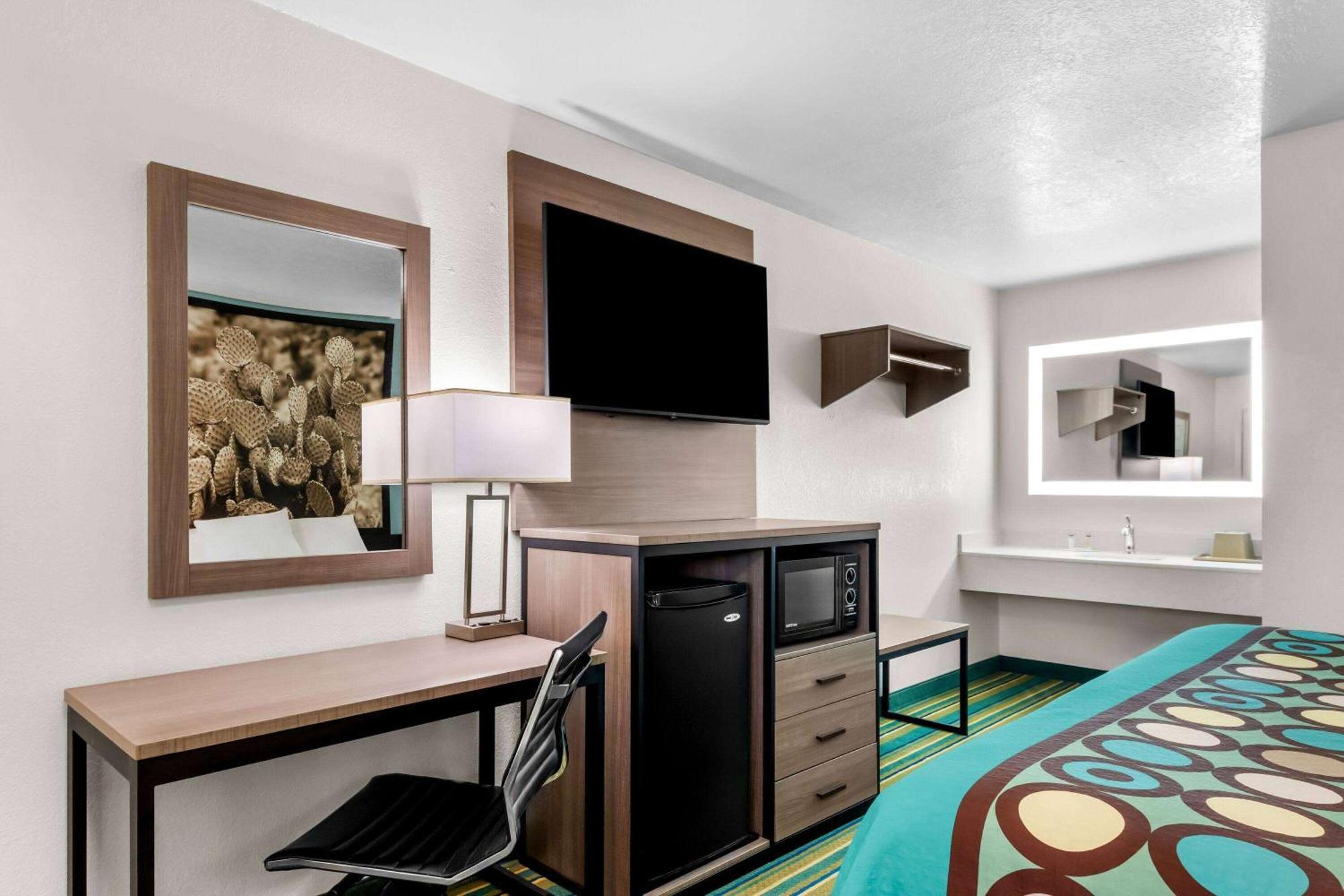 Motel Super 8 By Wyndham Pleasanton Esterno foto