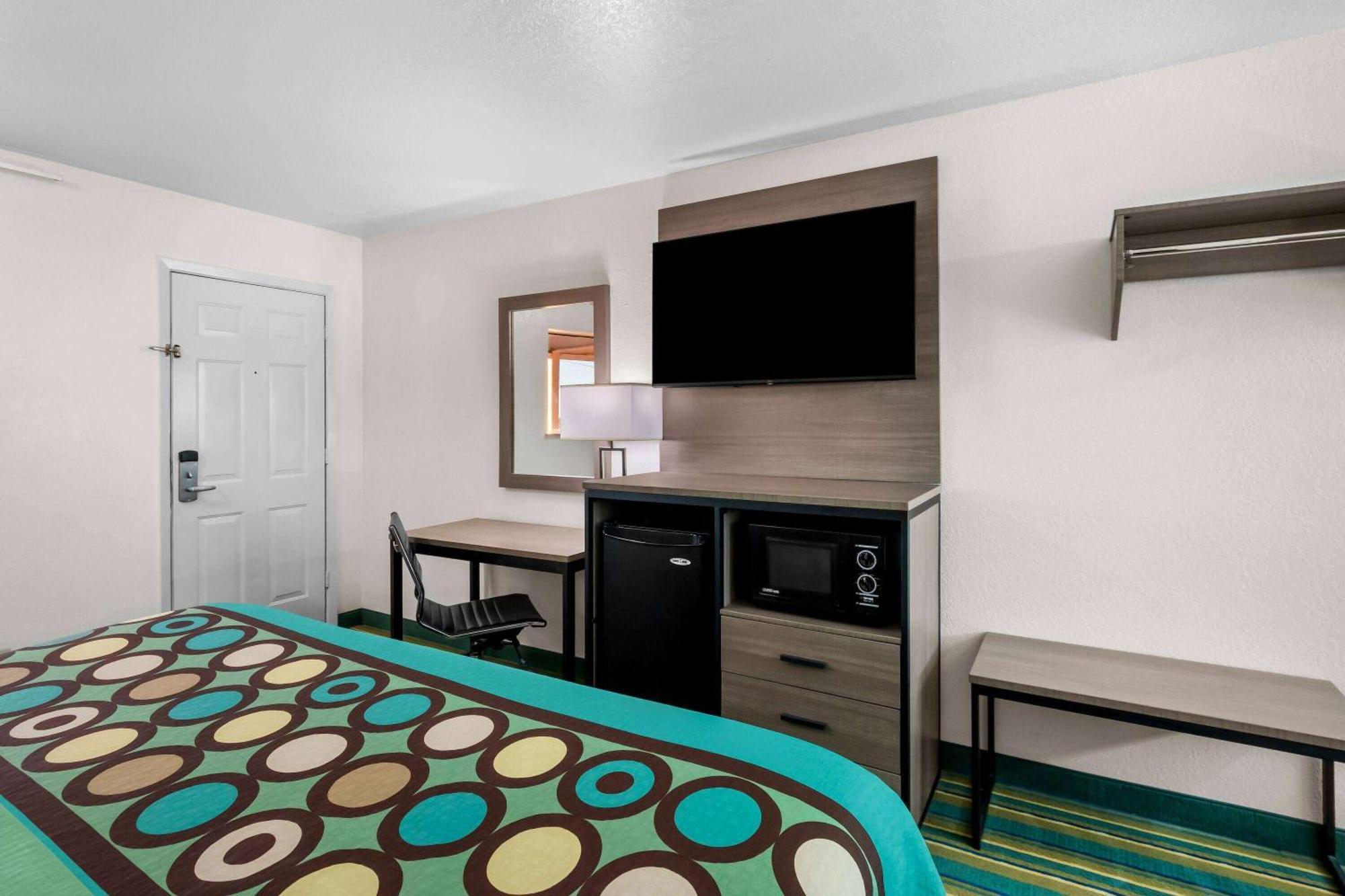 Motel Super 8 By Wyndham Pleasanton Esterno foto