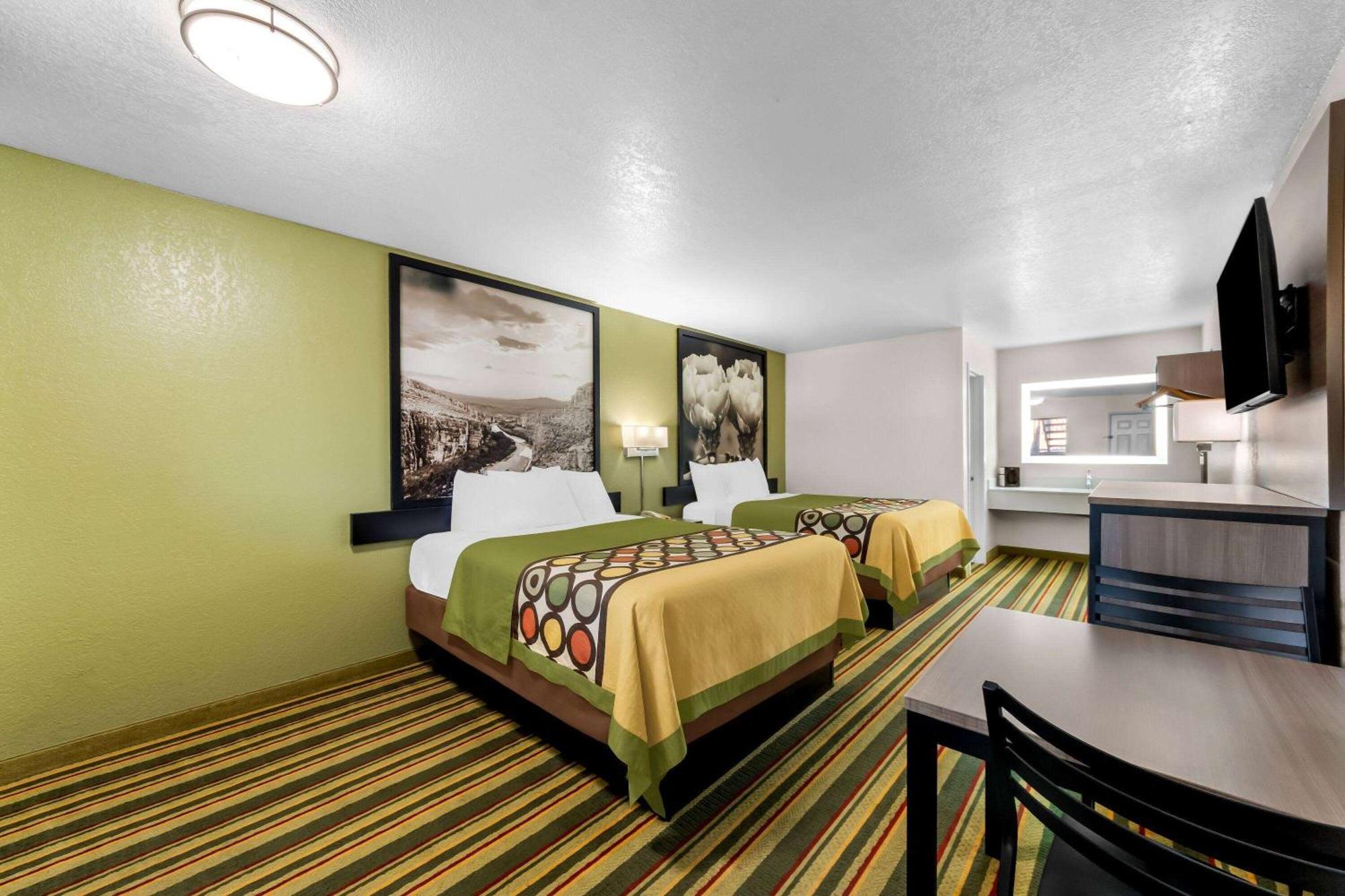 Motel Super 8 By Wyndham Pleasanton Esterno foto