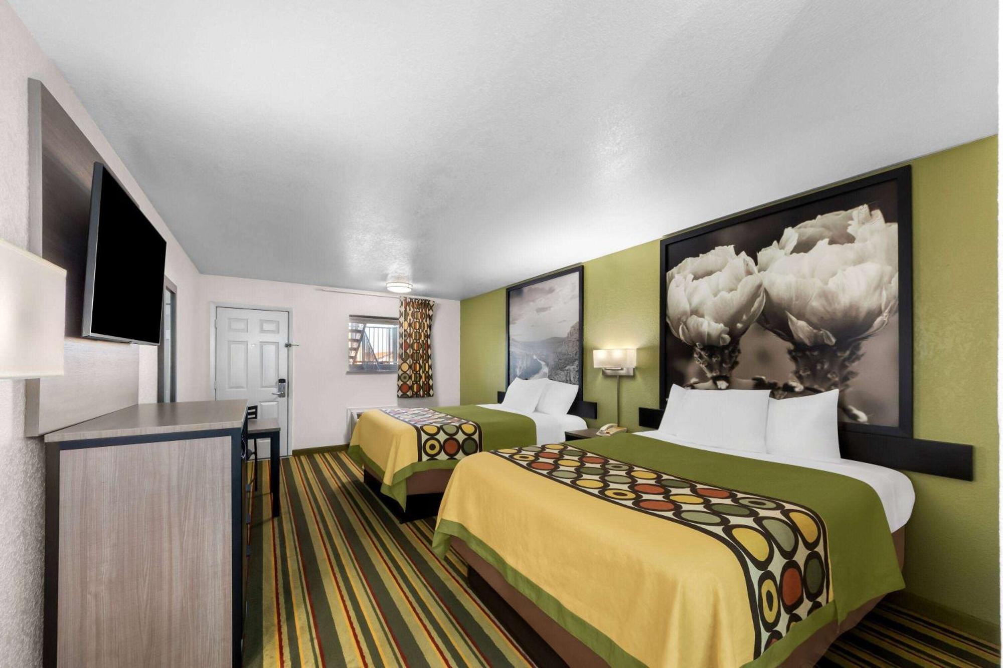 Motel Super 8 By Wyndham Pleasanton Esterno foto