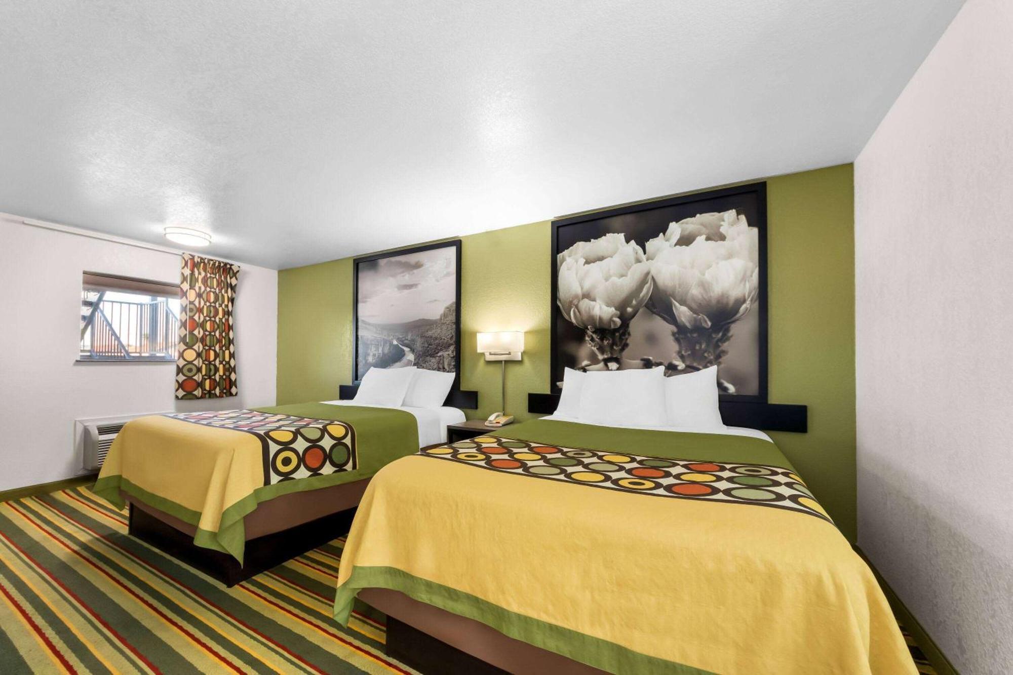 Motel Super 8 By Wyndham Pleasanton Esterno foto