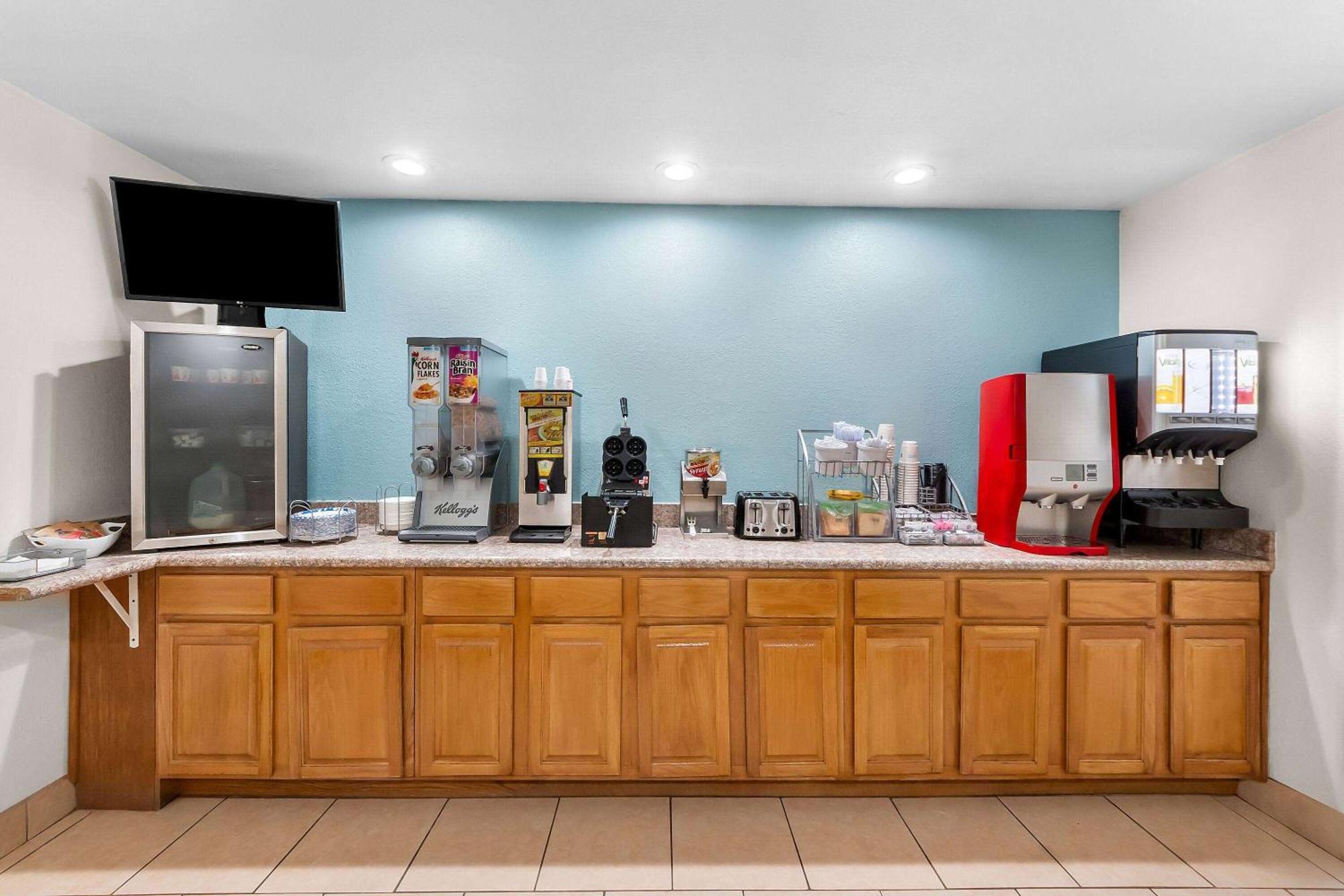 Motel Super 8 By Wyndham Pleasanton Esterno foto