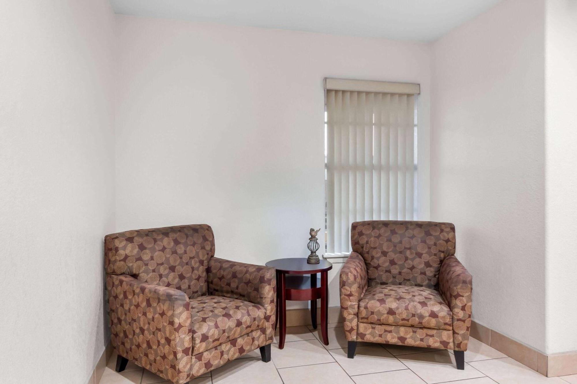 Motel Super 8 By Wyndham Pleasanton Esterno foto