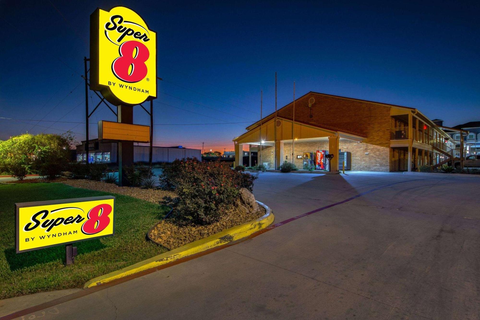 Motel Super 8 By Wyndham Pleasanton Esterno foto