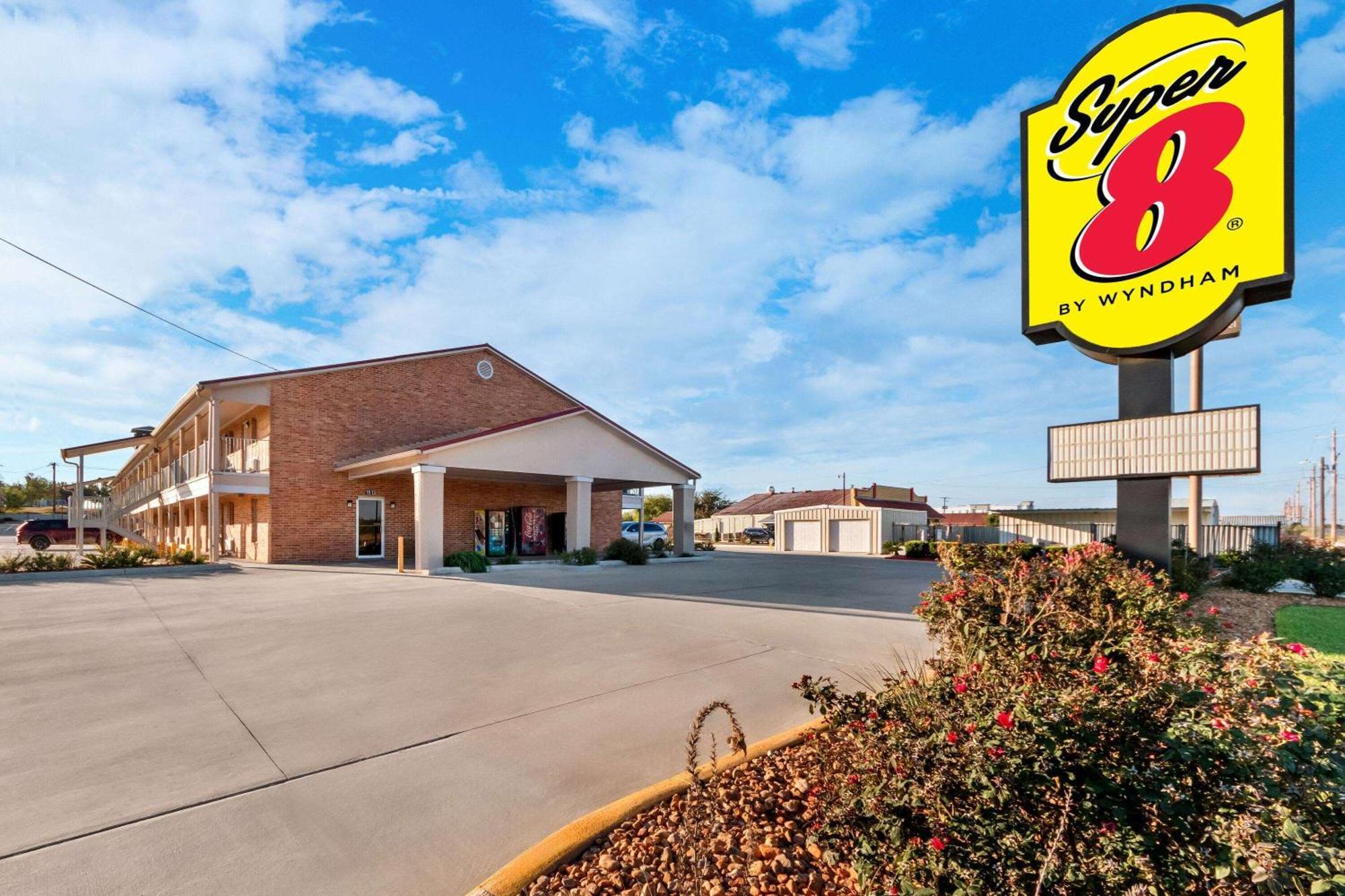 Motel Super 8 By Wyndham Pleasanton Esterno foto